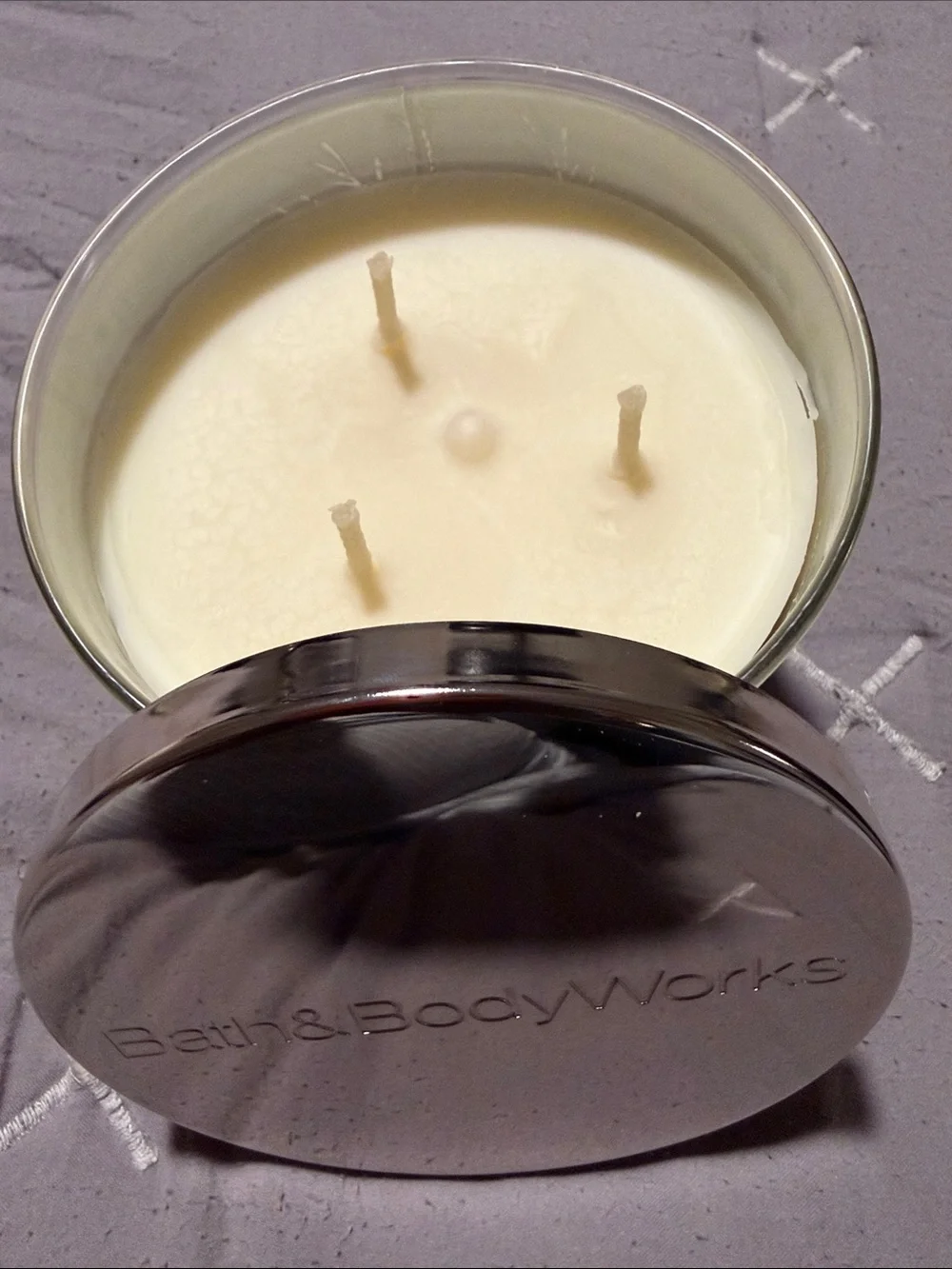 Bath & Body Works Falling Flurries Scented Candle - Silver
